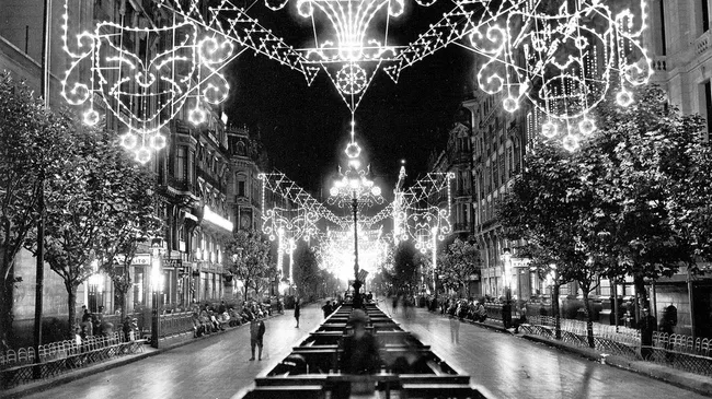 La Avenida de Mayo cumple 127 años: con vestido francés pero vulgarmente pintarrajeada
