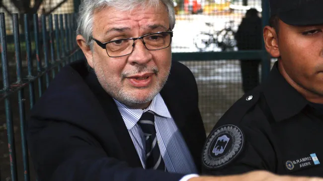 Juan Pablo Schiavi a Juliana Di Tullio: "No se puede hacer política con el culo del otro"