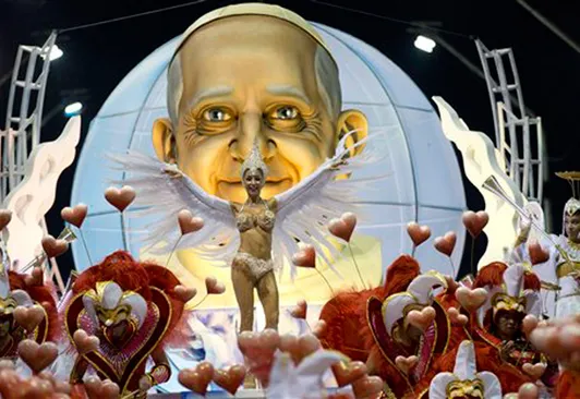 La carroza del Papa en el Carnaval de Gualeguaychú