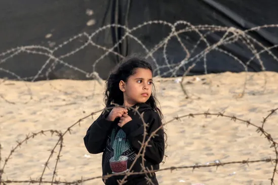 Miles de gazatíes huyen desesperados de Rafah ante la inminente invasión terrestre de Israel