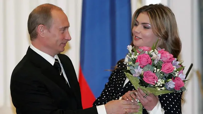Un bebé "indeseable": afirman que la novia de Putin abortó "por orden del presidente"