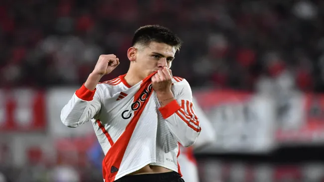 Con un Echeverri endiablado, River goleó a Belgrano 3 a 0 y es puntero de la liga
