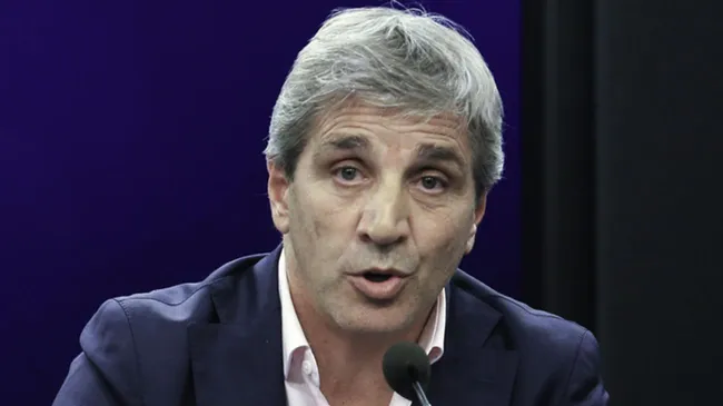 Luis Caputo busca absorber la masa de pesos de los bancos con una nueva licitación de emergencia