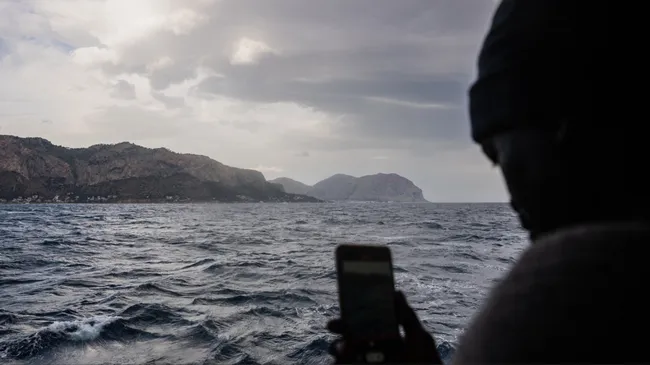 Vientos de 150km/h y olas de 10 metros mantienen en alerta roja el sur de Italia