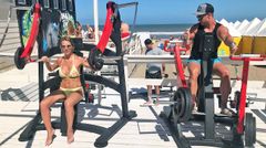 Yoga con perros, running vía chat y gym en la playa para entrenar sin excusas
