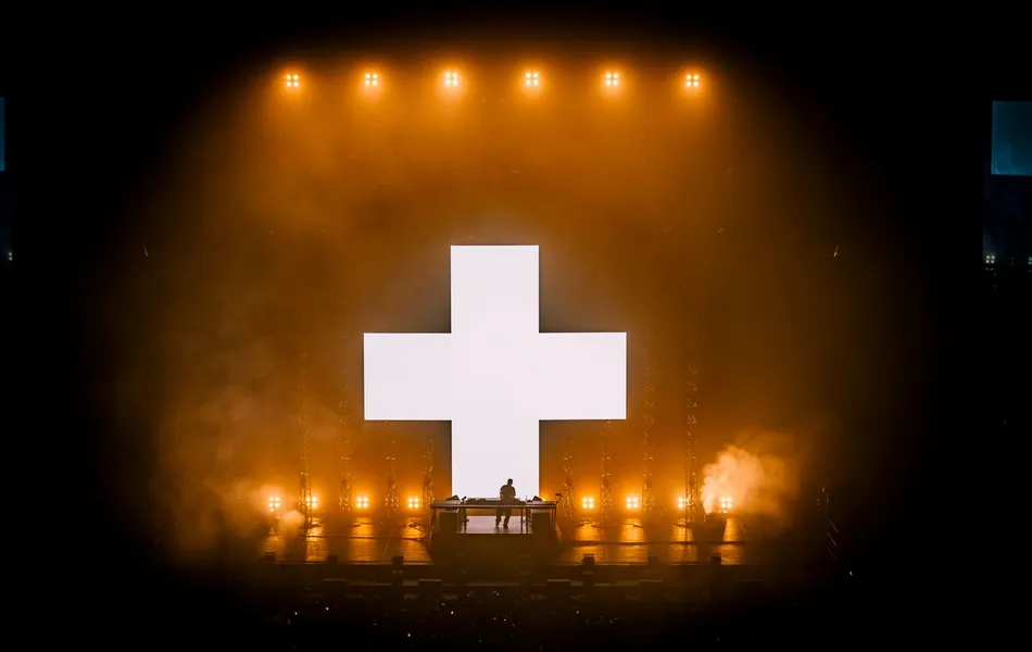Martin Garrix desató una tormenta de beats, fuego y euforia en el Movistar Arena