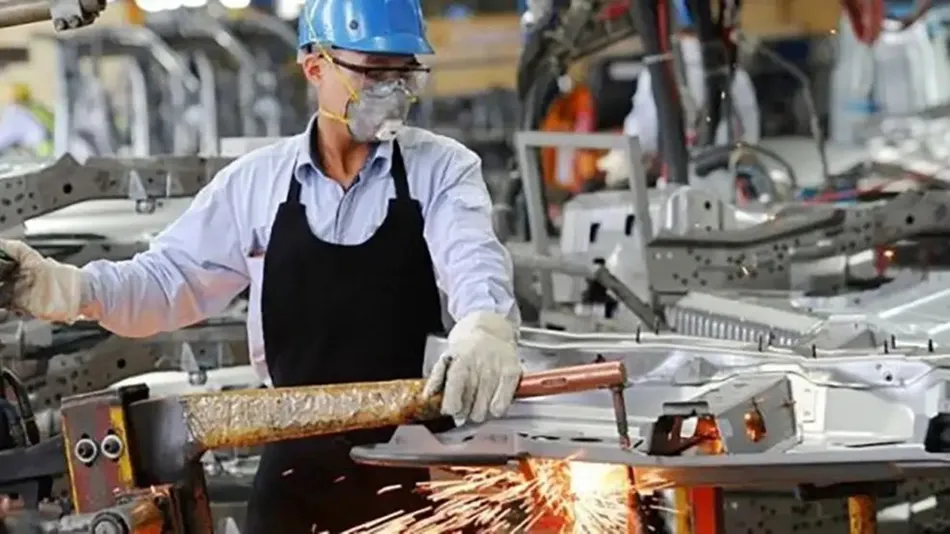 La industria dejará medio millón de trabajadores sin empleo y cerrará hasta 40.000 empresas en 2026