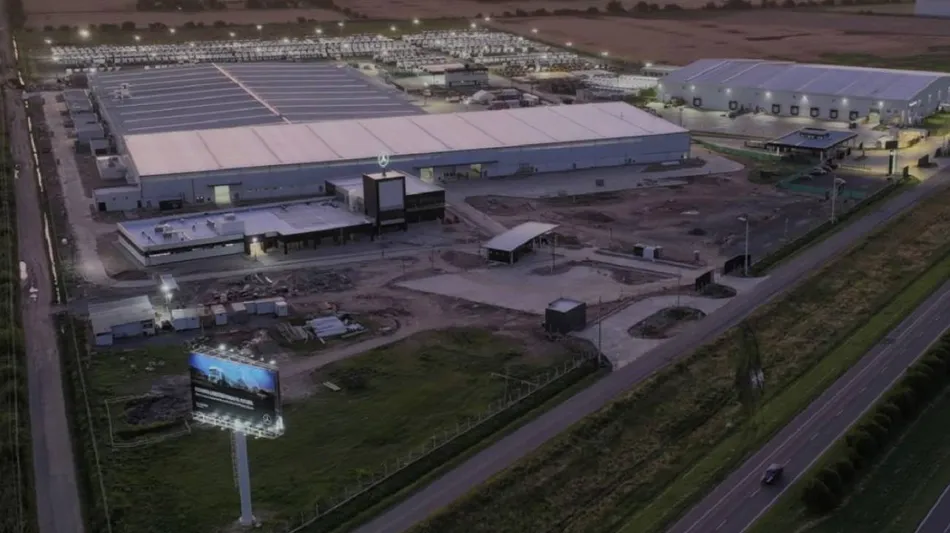 Con una inversión de US$ 110 millones, Mercedes Benz inauguró en Zárate su nueva planta de camiones y buses