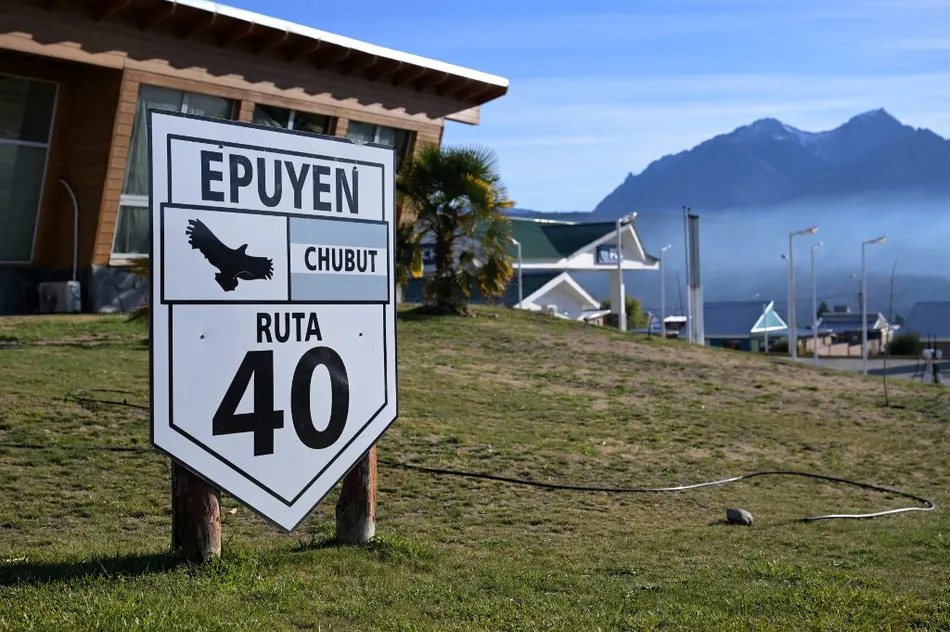 Fotogalería: persiste el dolor en Epuyén, el pueblo de la Patagonia que ideó el aislamiento contra el hantavirus