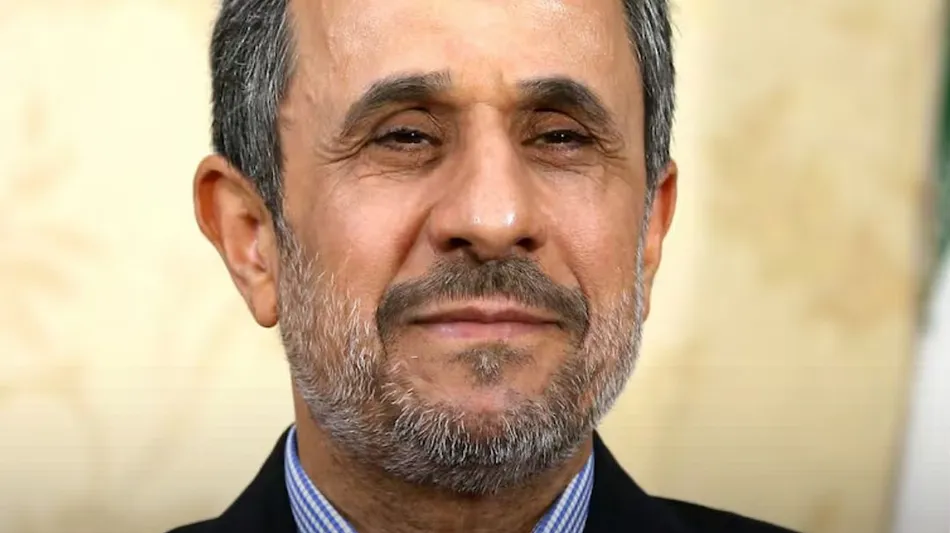 Ante los rumores de muerte en Teherán, Ahmadinejad reapareció en un lugar seguro y bajo custodia militar