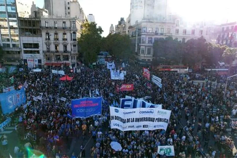 Marcha Federal Universitaria: un día antes de la movilización, el Gobierno anunció un nuevo ajuste a universidades