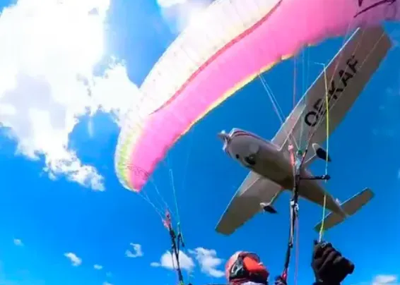 Una parapentista fue embestida por una avioneta en pleno vuelo y sobrevivió