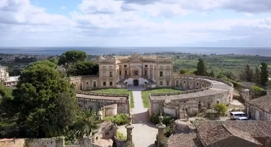La lujosa villa donde se casará Dua Lipa: entre la aristocracia siciliana, “El Gatopardo” y la vieja mafia
