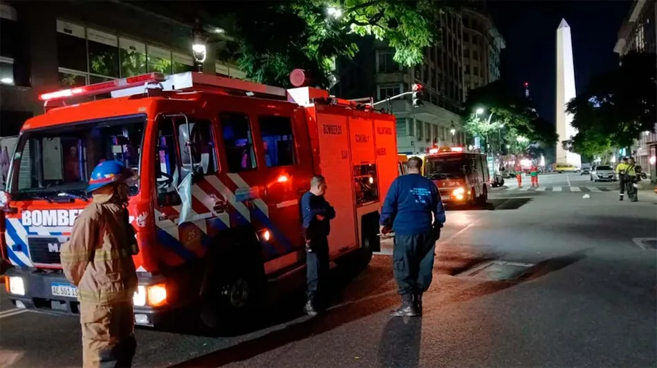 Incendio en un hotel en pleno centro porteño: hubo un centenar de evacuados