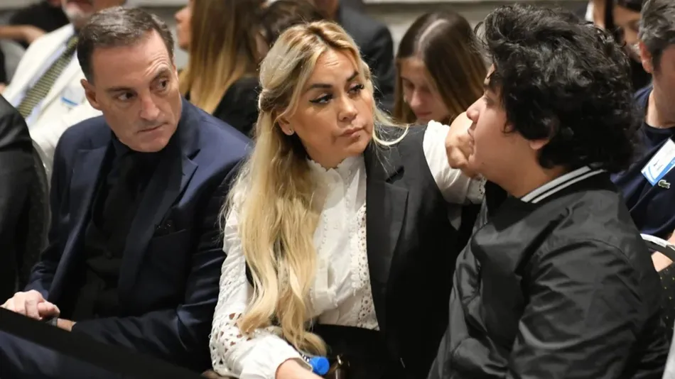 Verónica Ojeda lloró en el juicio del caso Maradona y apuntó contra los médicos: "Mataron al papá de mi hijo"