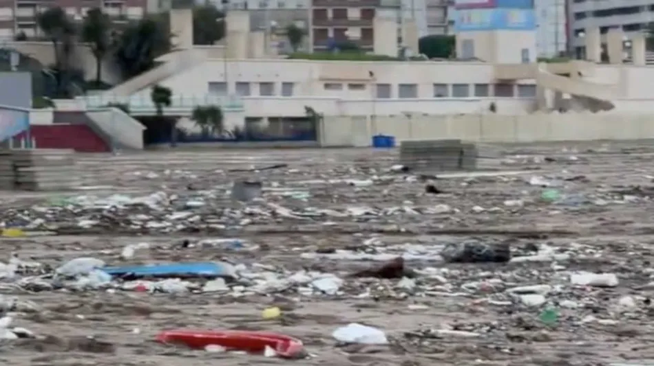 Playas con basura y balnearios destruidos tras la ciclogénesis en Mar del Plata: cómo quedó la costa sur
