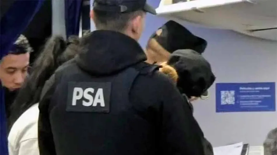 Sexo en el avión: la excusa que le habría dado el arquitecto a su esposa