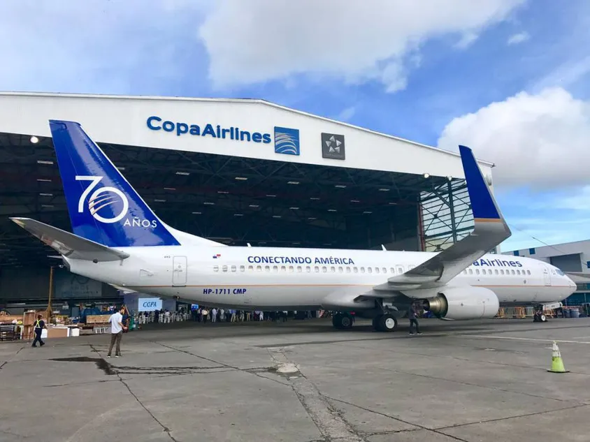 Sexo en pleno vuelo: demoraron a una pareja que estaba semidesnuda en un avión que había llegado a Rosario