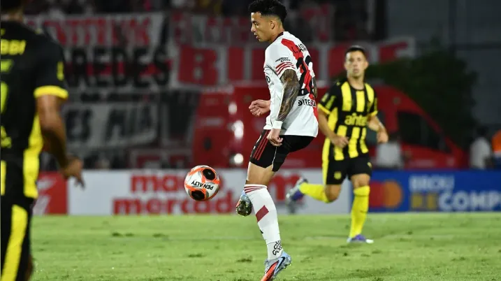 Tras un discreto empate en cero, River venció a Peñarol por penales en Uruguay