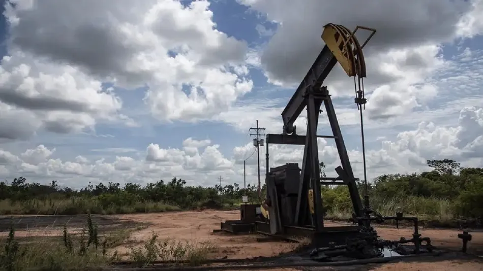 Mercados: la tensión en Medio Oriente impulsa al petróleo y mejora las perspectivas para Argentina