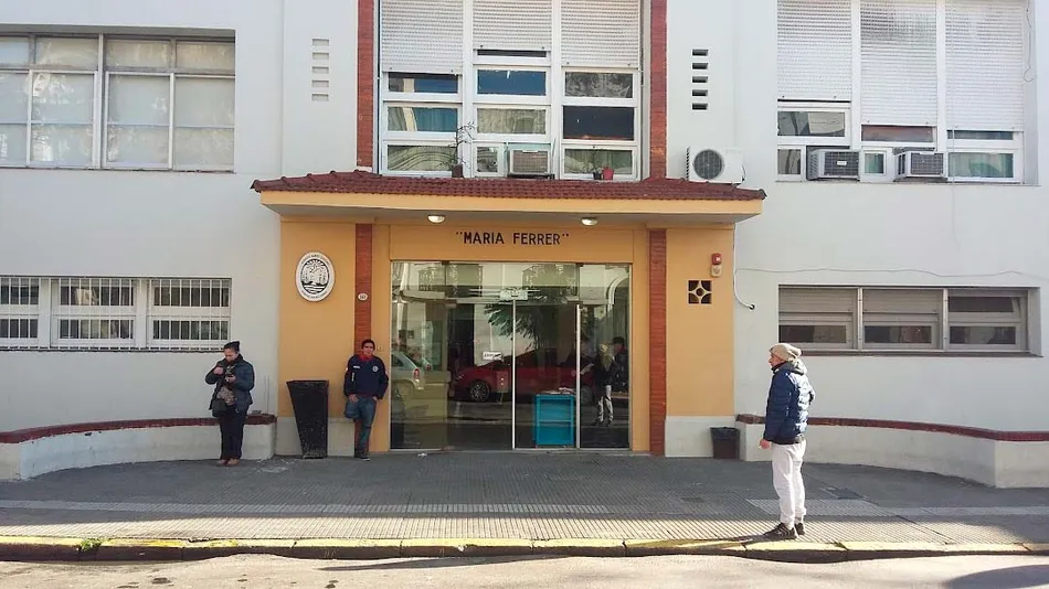 Derrame de mercurio en el Hospital María Ferrer: evacuación y operativo de emergencia en Barracas
