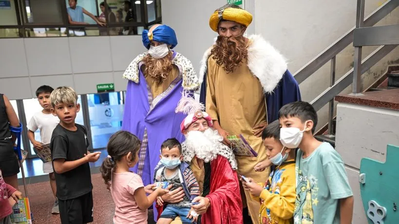 Los Reyes Magos llevaron juegos, arte y obsequios a hospitales de Córdoba