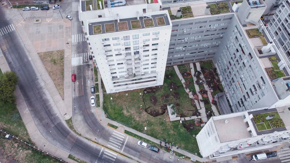 Evacuaron nuevamente a las familias de la Torre A del complejo de Parque Patricios por un posible colapso
