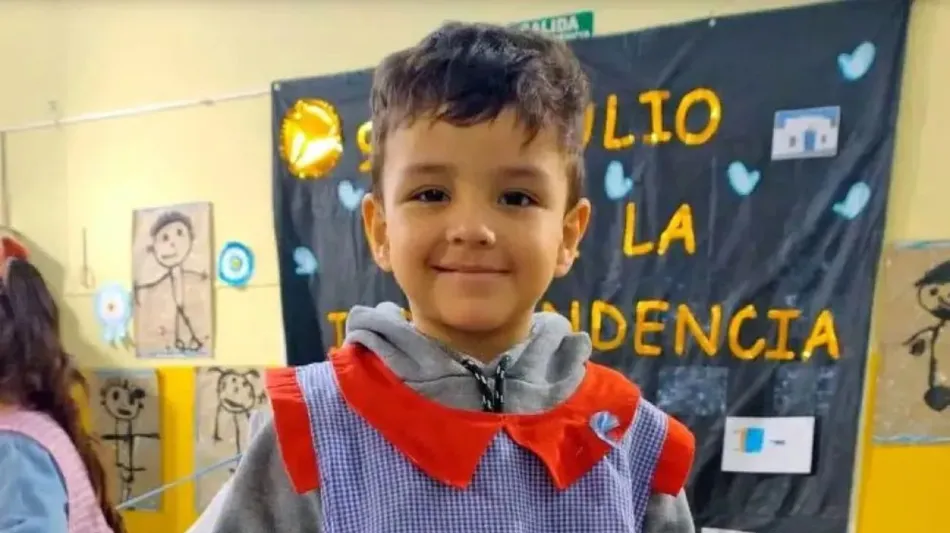 Un anestesiólogo usó el celular durante una cirugía y murió un nene de 4 años: hoy se conoce la condena
