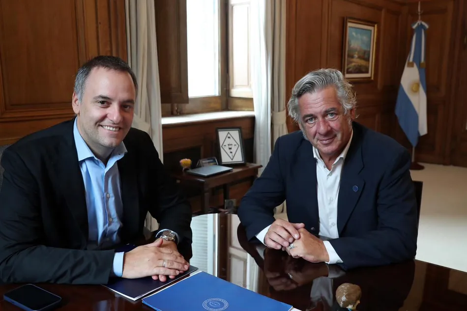 Una foto con Adorni agita la interna de la Rural, en medio de reproches por una crisis de rentabilidad que golpea al campo