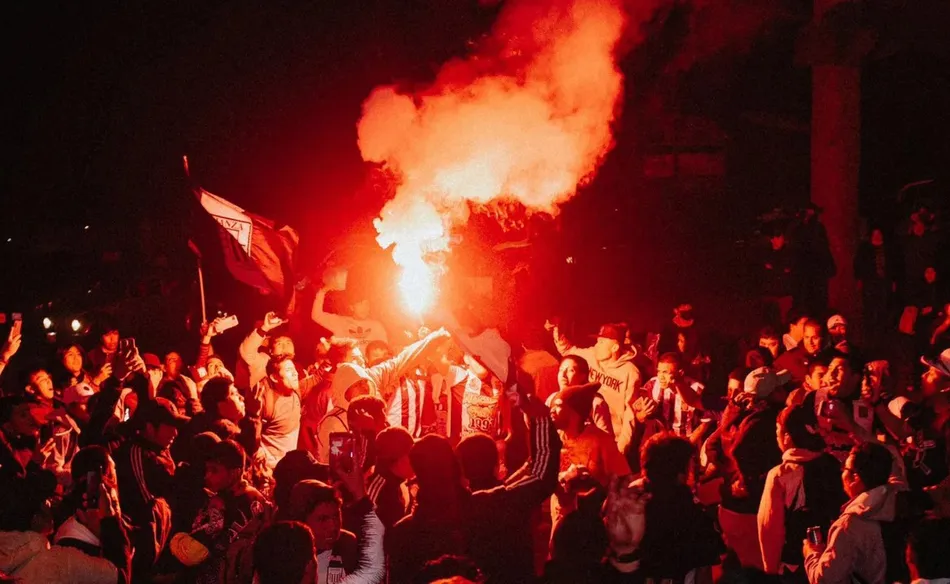 Banderazo trágico de hinchas de Alianza Lima: hubo un muerto y 60 heridos, algunos graves